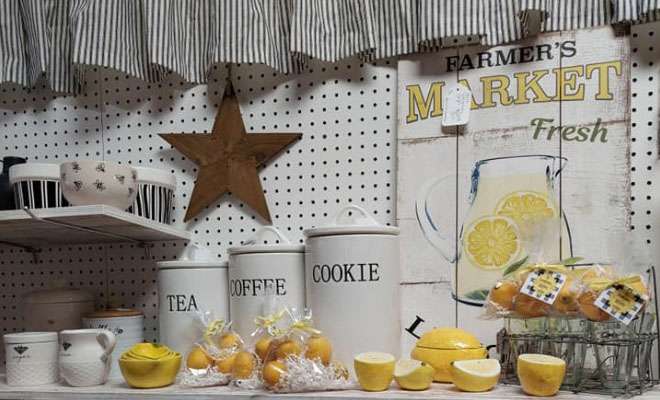 Showplace Antiques & Treasures